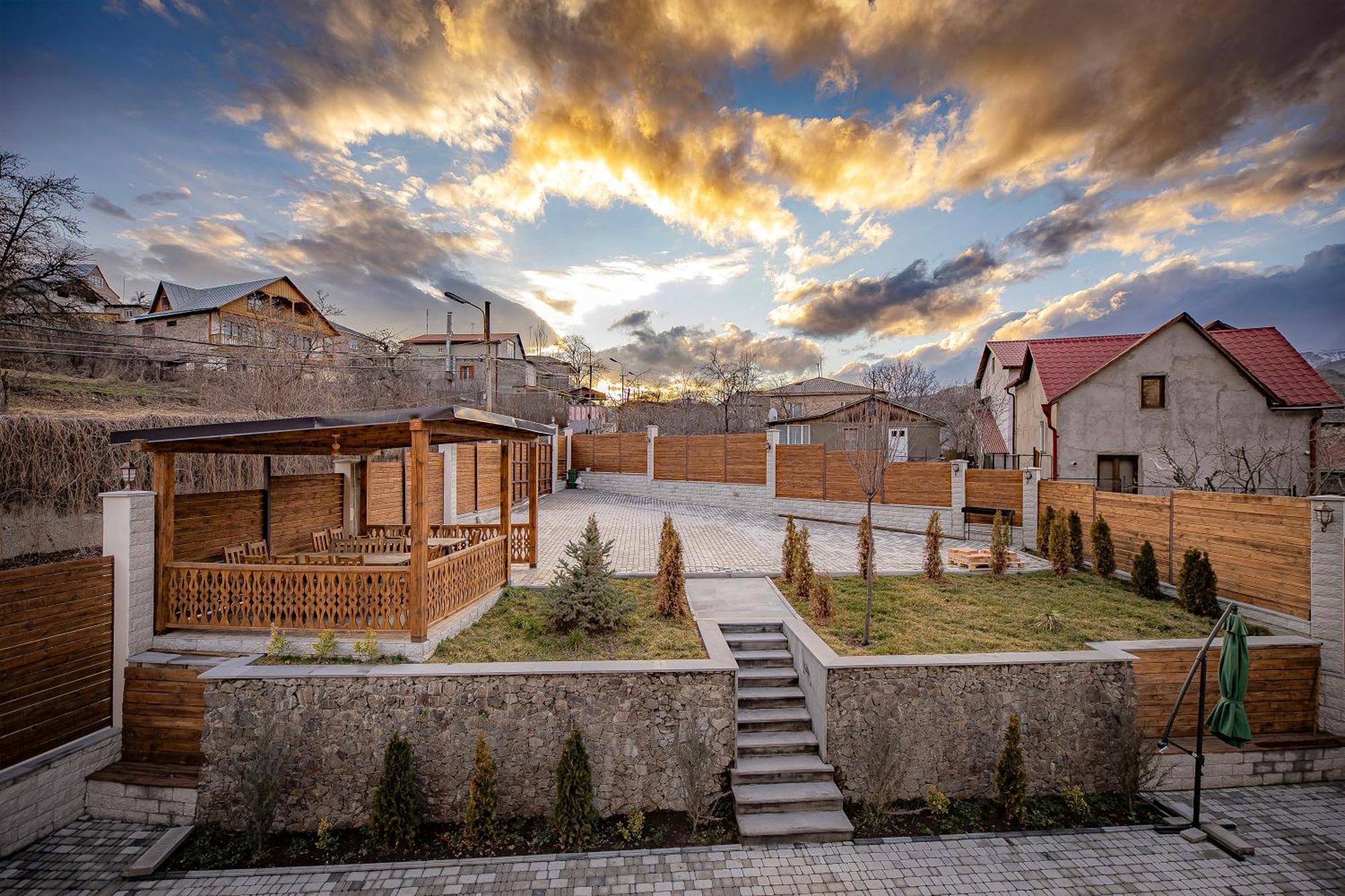 Taniqinn Dilijan Hotel Экстерьер фото